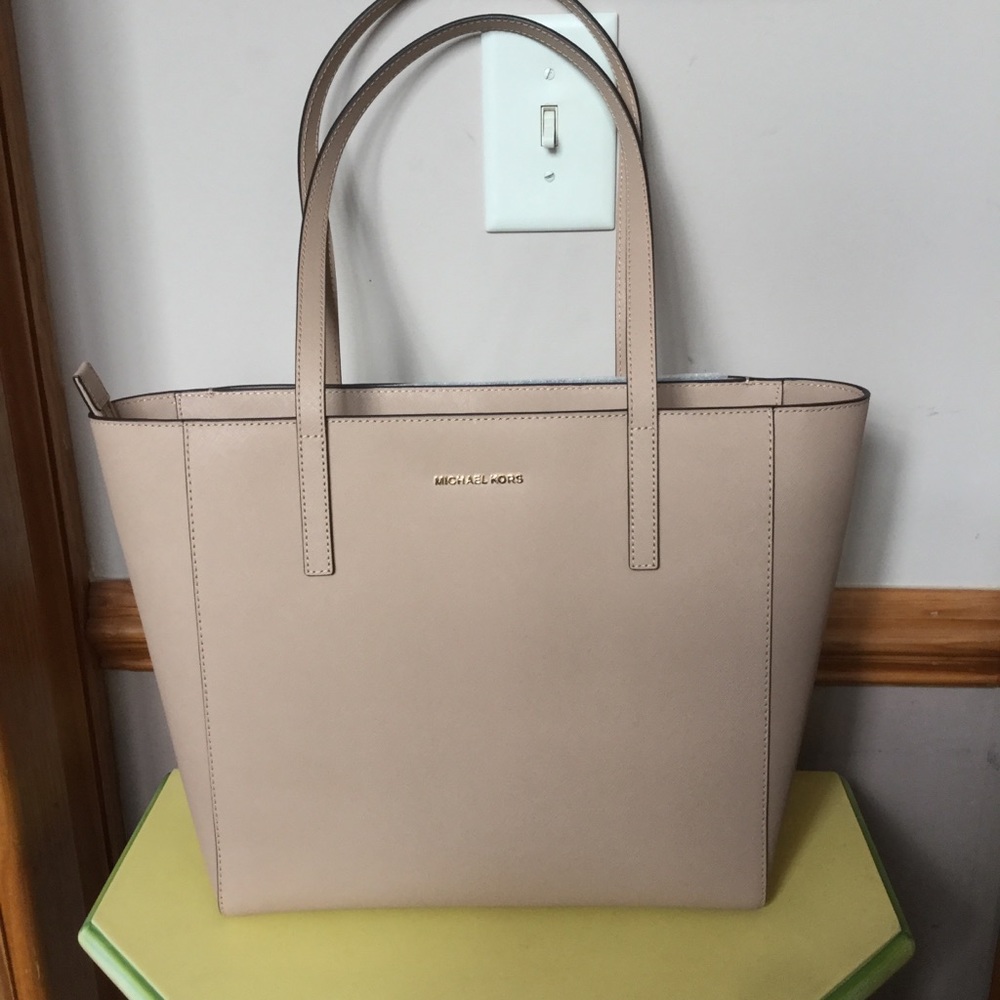 NWT Michael Kors oyster large tote.